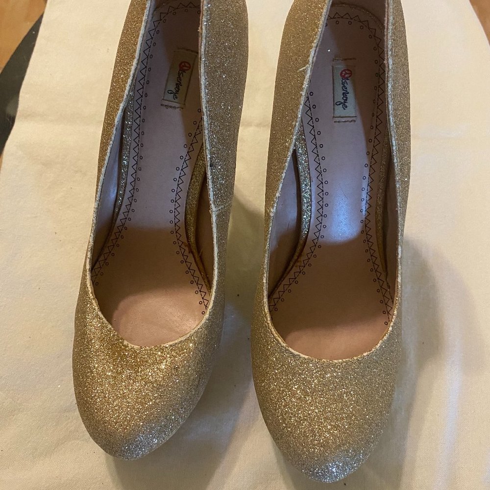 HOLIDAY HEELS Olsenboye Gold Glitter Platform PUMPS size 7.5